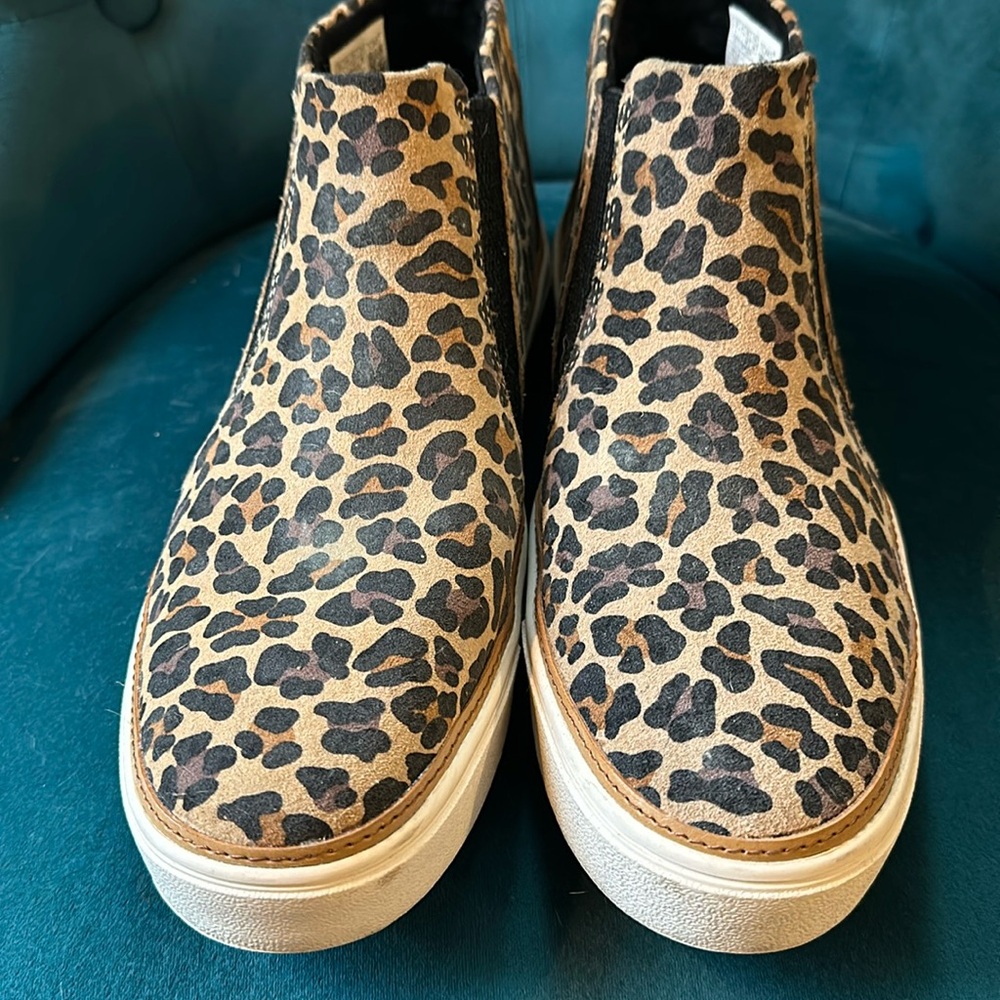 Tom’s Leopard Bryce sneakers Size 9